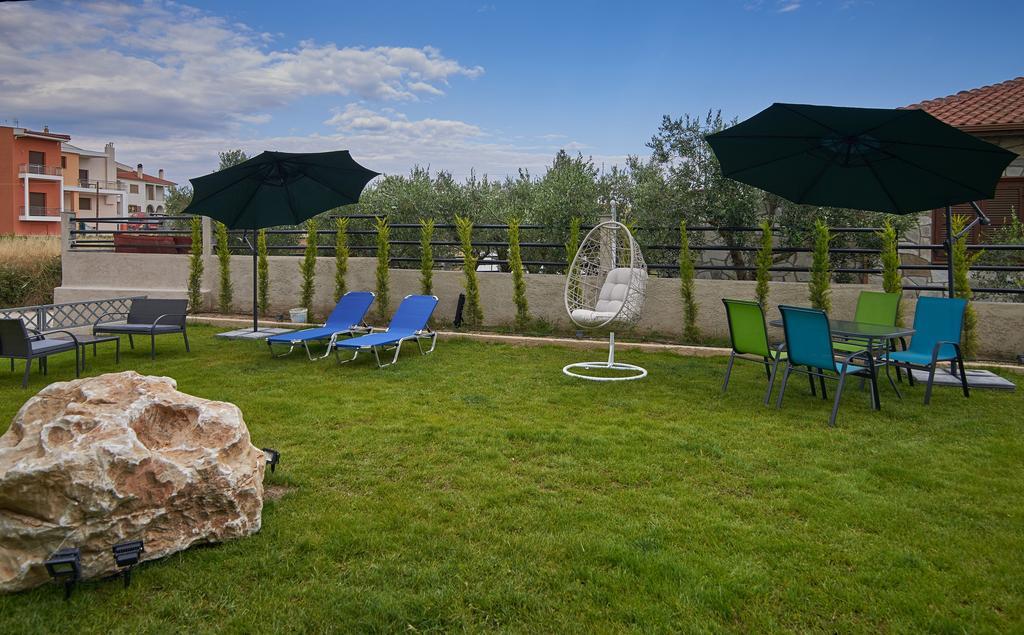Grey House Apartments Никити Экстерьер фото