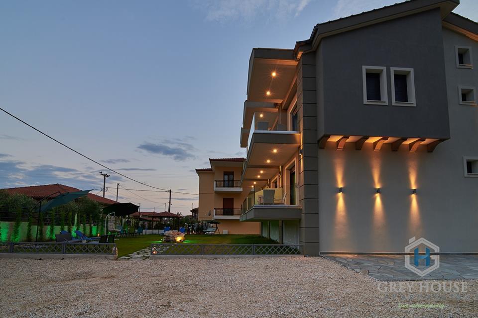 Grey House Apartments Никити Экстерьер фото